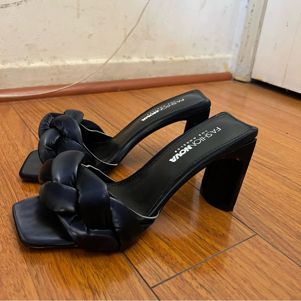 NWT Fashion Nova braided heeled sandal size 6 Midnight Blue